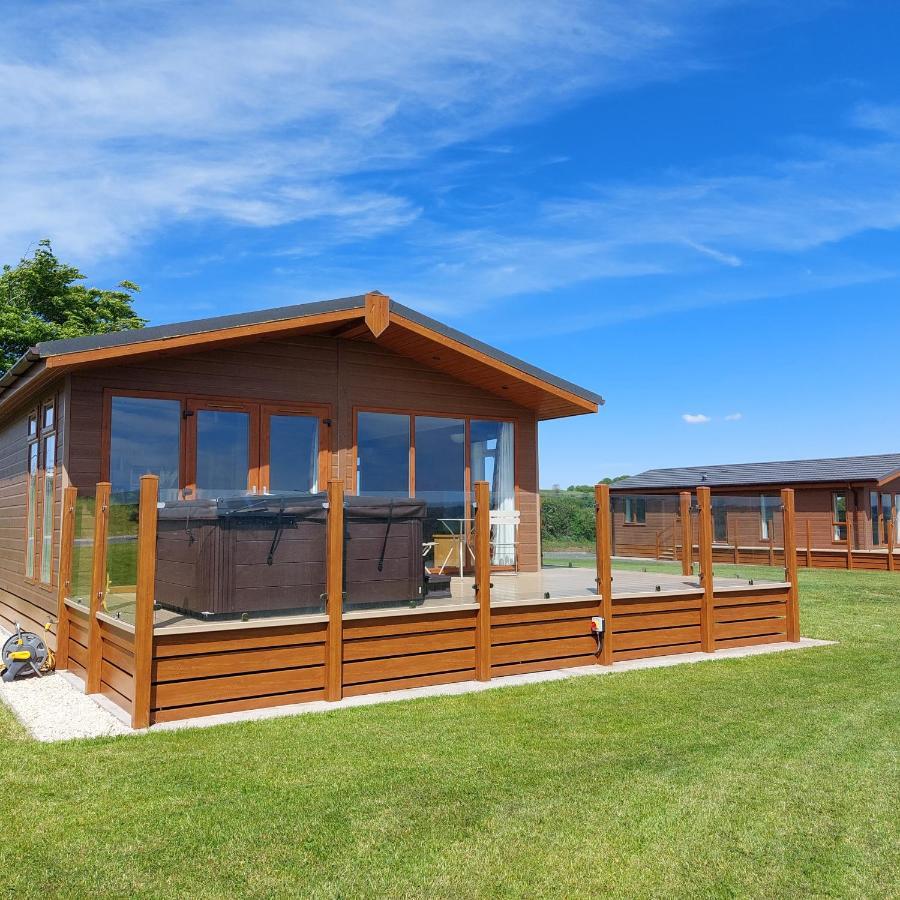 Luxury Family Beechwood Lodge With Hot Tub Lochwinnoch Eksteriør billede