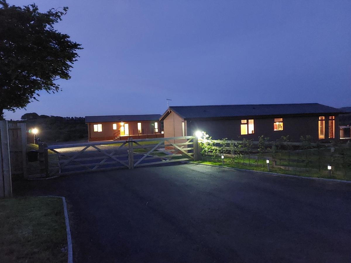 Luxury Family Beechwood Lodge With Hot Tub Lochwinnoch Eksteriør billede