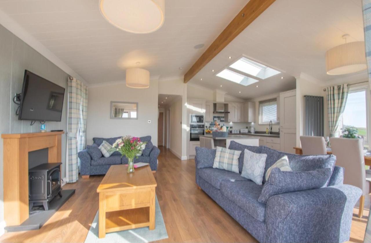 Luxury Family Beechwood Lodge With Hot Tub Lochwinnoch Eksteriør billede