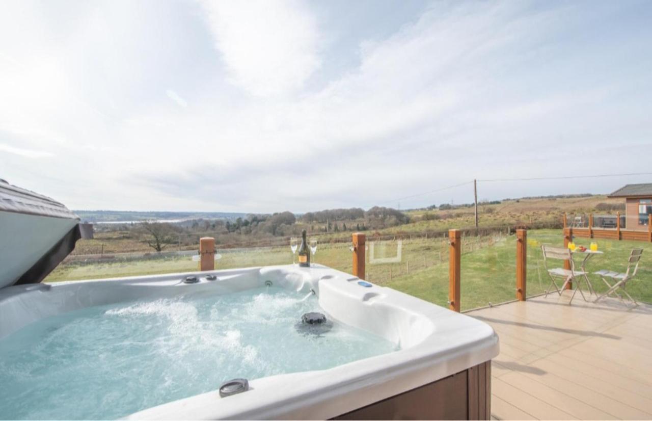 Luxury Family Beechwood Lodge With Hot Tub Lochwinnoch Eksteriør billede