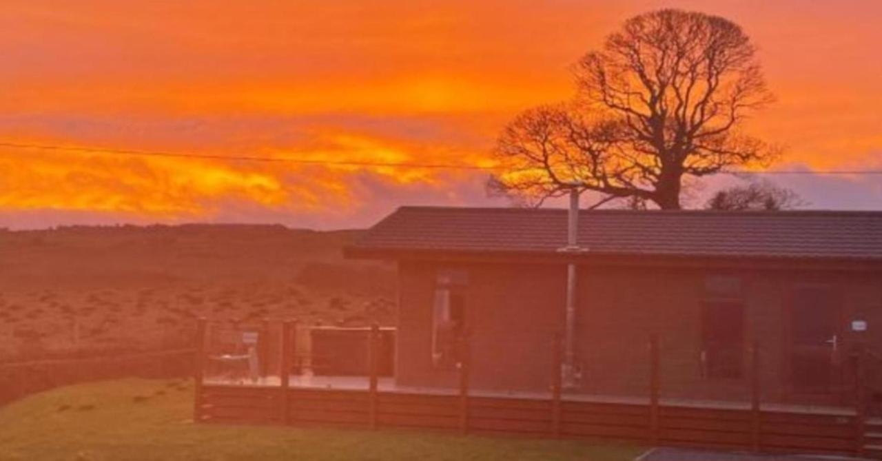 Luxury Family Beechwood Lodge With Hot Tub Lochwinnoch Eksteriør billede