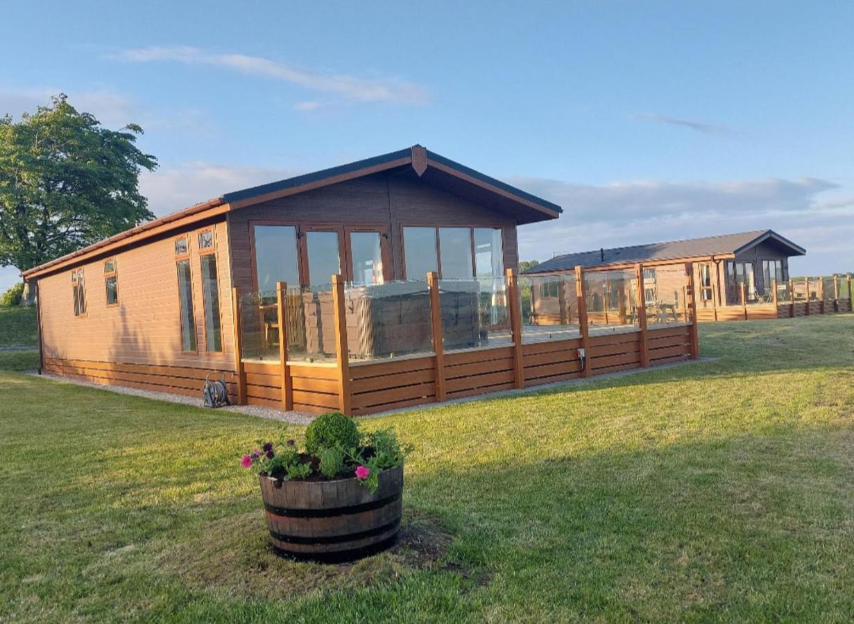 Luxury Family Beechwood Lodge With Hot Tub Lochwinnoch Eksteriør billede