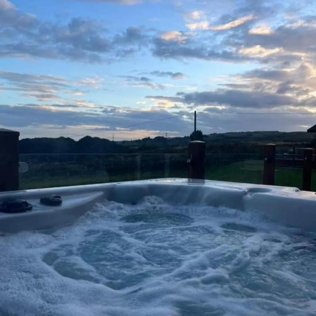 Luxury Family Beechwood Lodge With Hot Tub Lochwinnoch Eksteriør billede
